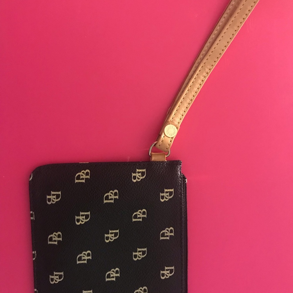 Dooney & Bourke wristlet
